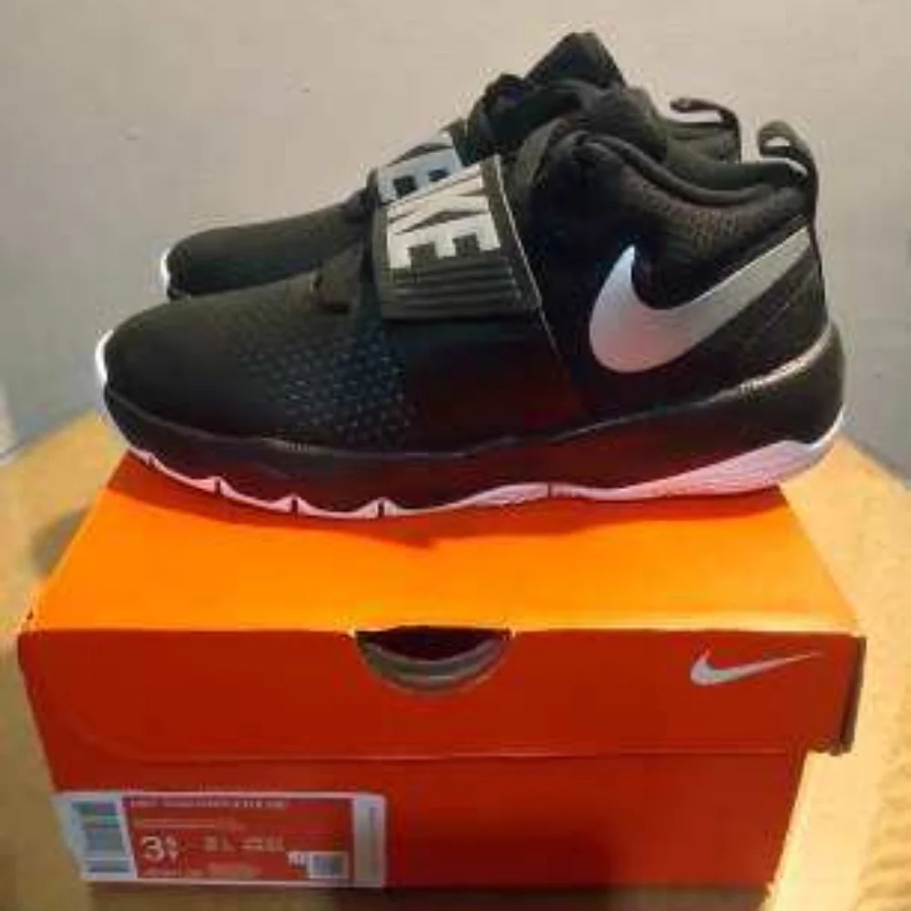 Kids Nike Sneakers - Picture 2 of 5